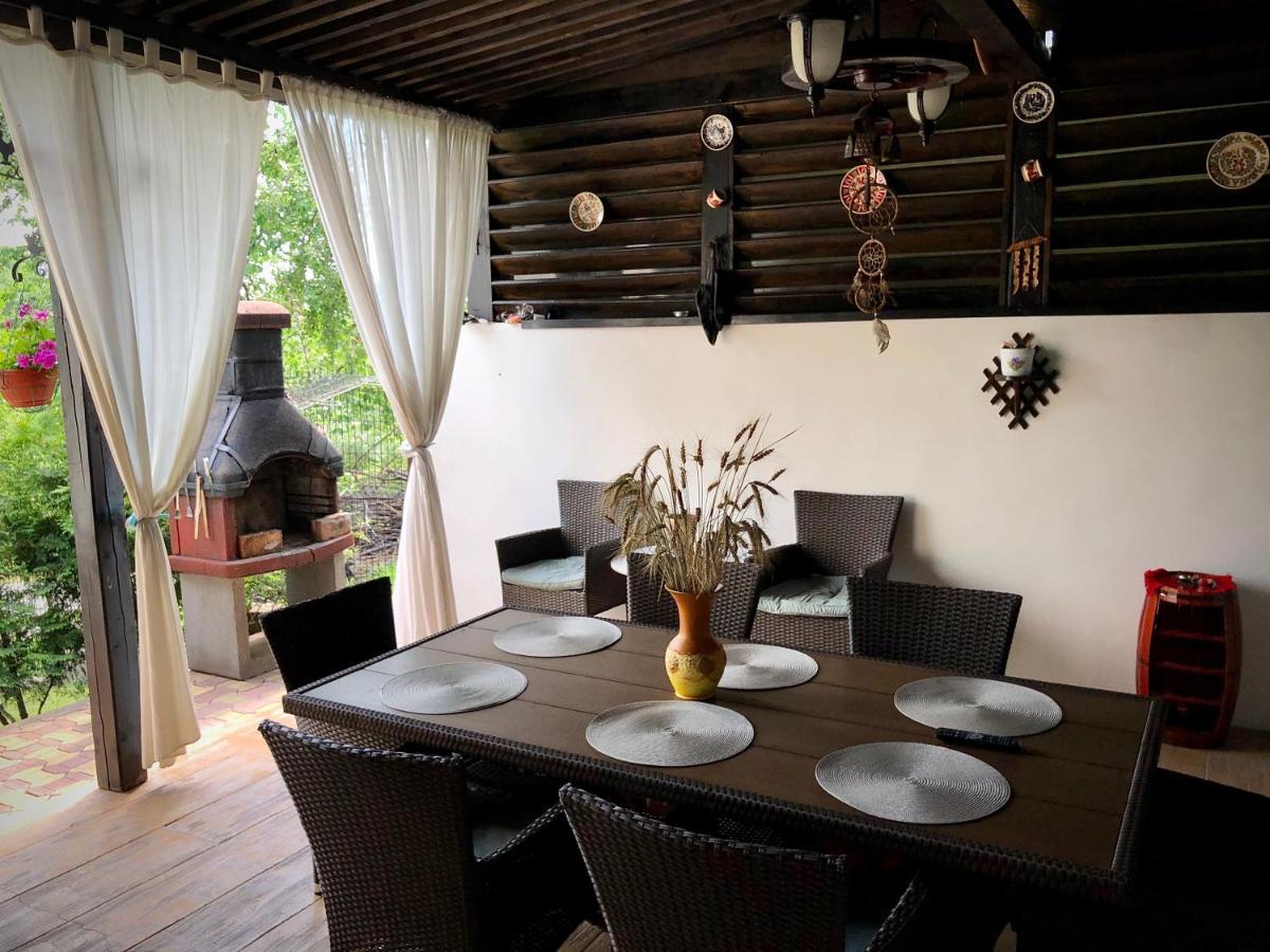 Casa Paunescu Milostea Extérieur photo